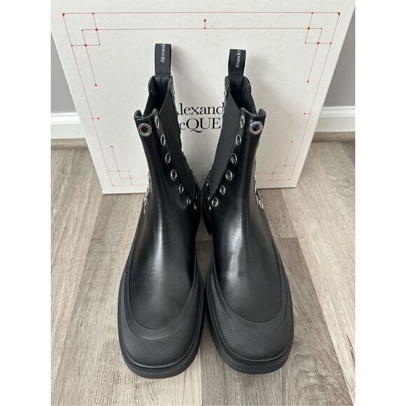 NWT Alexander McQueen Leather Grommet Eyelet Detailed Chelsea Boots Black Sz 45